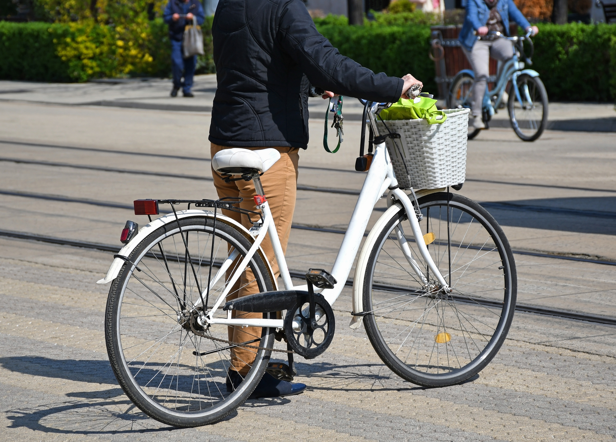 Fahrrad mit Einkaufskorb – Alltagstauglich mobil mit rhenag Energie.