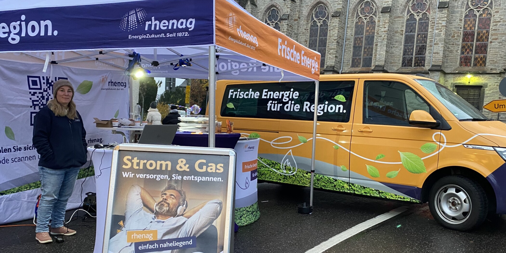 rhenag Energie Stand und Aktionsbus auf dem Kirchener Stadtfest