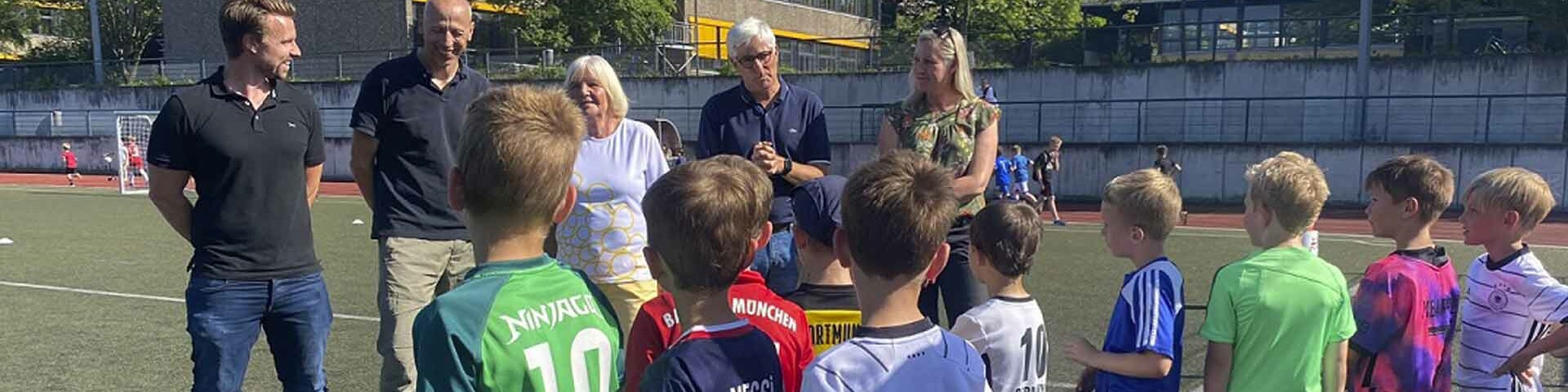 Kinder auf dem Fußballfeld