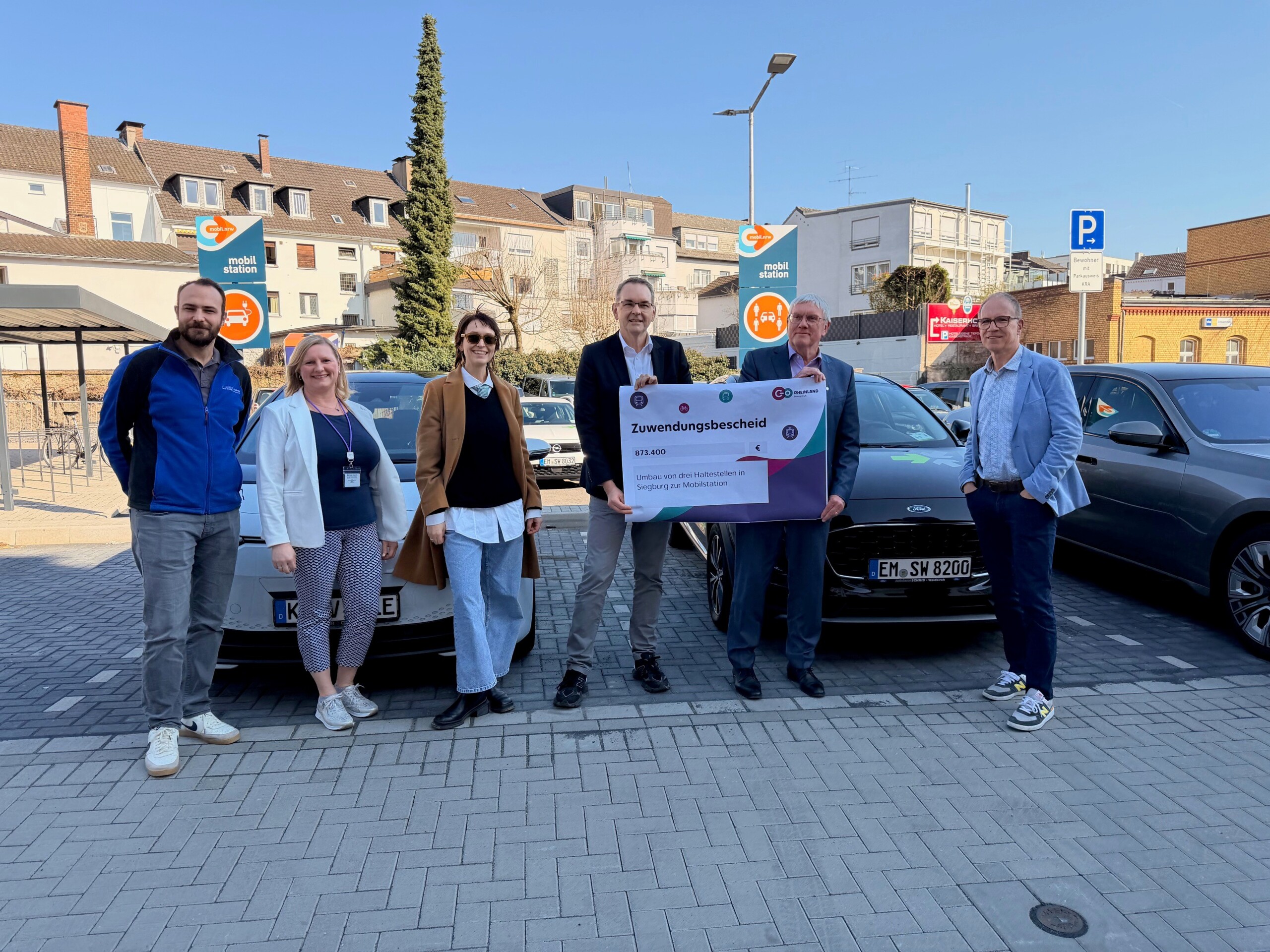 Fototermin bei der Eröffnung der ersten Mobilstation in Siegburg