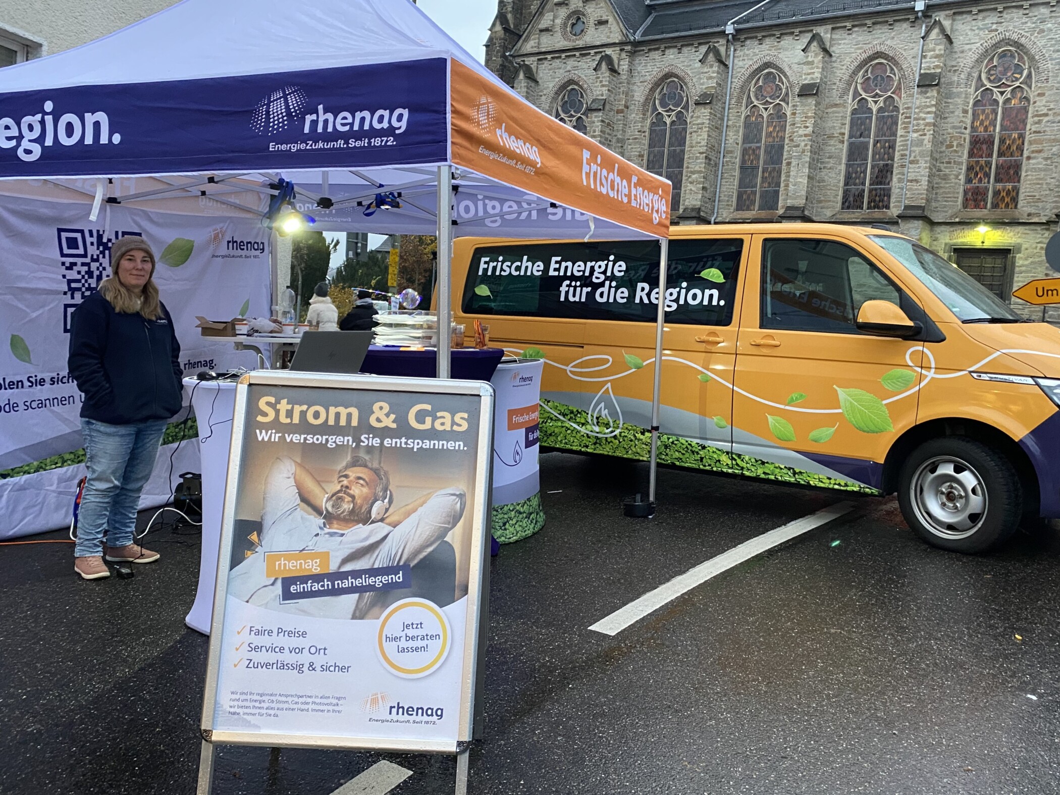 rhenag Energie Stand und Aktionsbus auf dem Kirchener Stadtfest