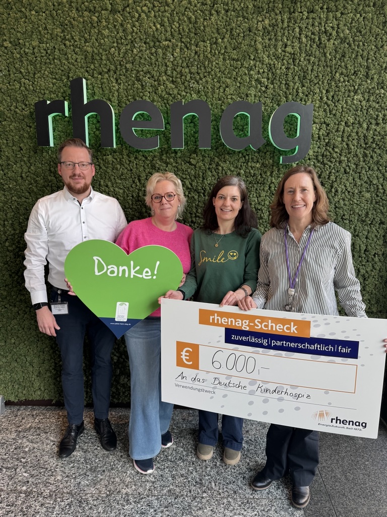 Symbolische Spendenübergabe an das Deutsche Kinderhospiz bei rhenag Energie.