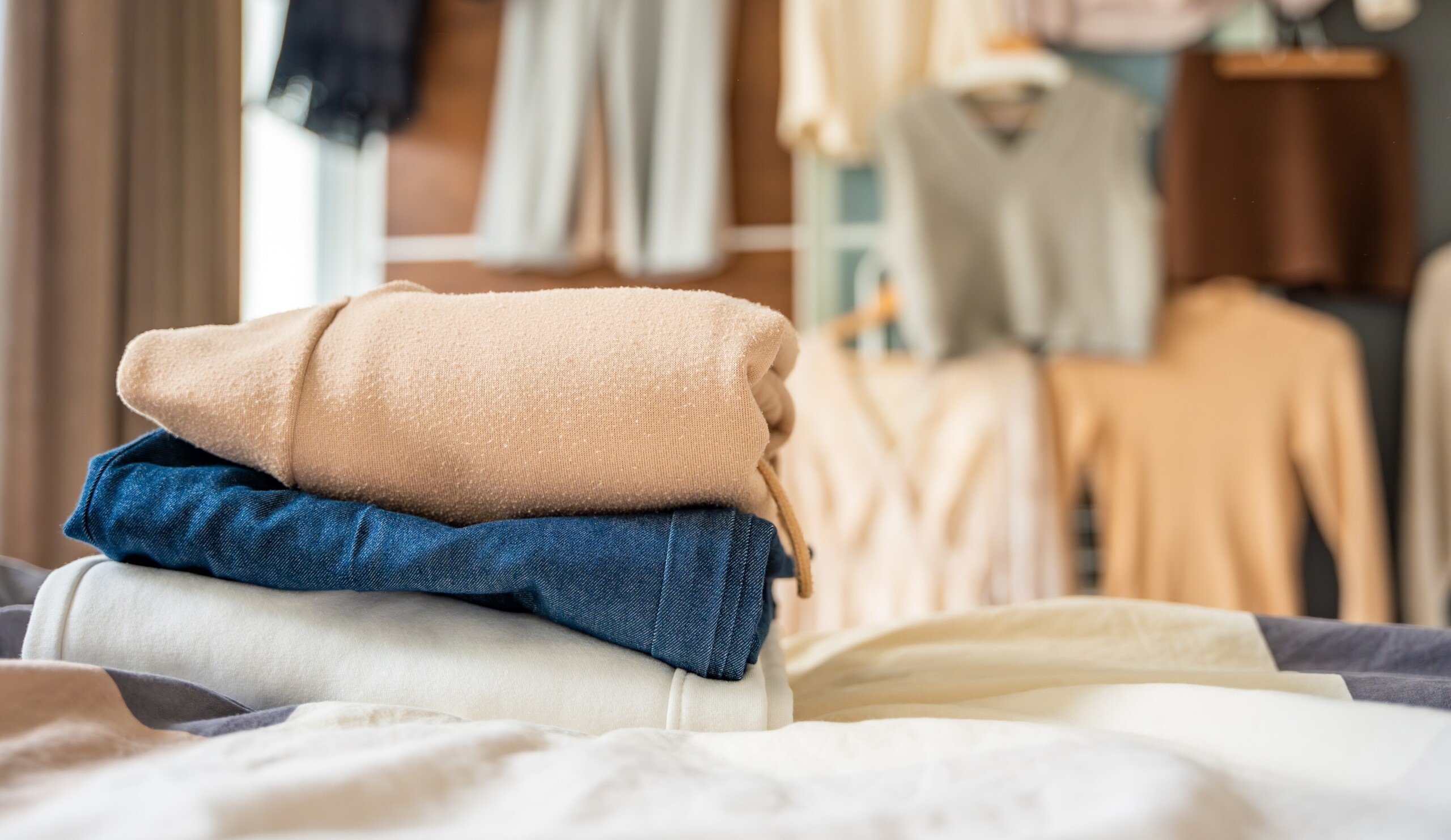 rhenag Energie Nachhaltig leben: Kleiderschrank-Tipps von rhenag Energie